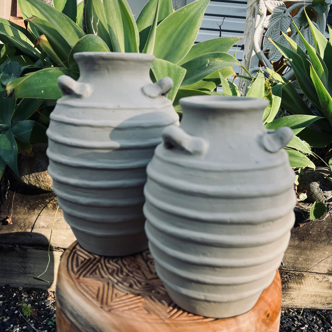 Set x 2 Taupe Hydria vase